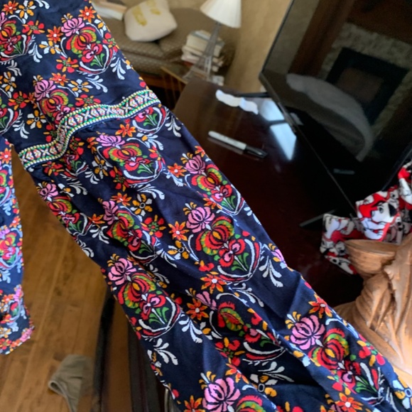 Crown snd ivy‎ balloon sleeve peasant blouse. Never worn - Picture 2 of 7